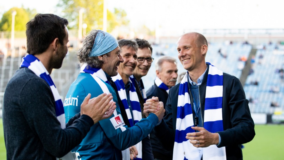 Andreas Johansson när han firades för över 200 matcher i IFK-tröjan.