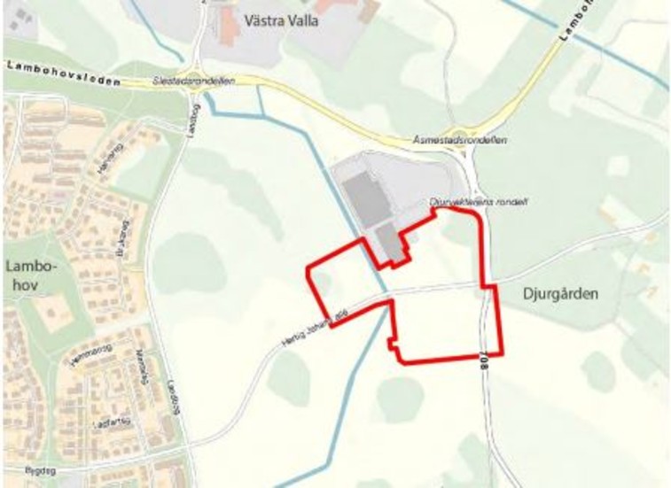 Detaljplanen i Djurgården som Försvarsmakten vill stoppa ligger direkt söder om centrumet med City Gross och Jysk med flera.