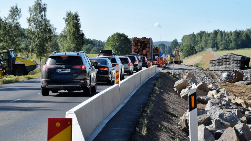 Under rörreparationen kommer trafiken på riksvägen att påverkas. Enligt entreprenören Svevia i Norrköping kan det handla ungefär en och en halv månad. 