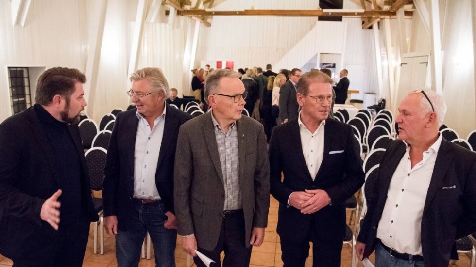 Dan Nilsson (S), Ulf Åberg, ordförande i Västerviks företagargrupp, Conny Tyrberg (C), Harald Hjalmarsson (M) och Per Johansson, Gränsö Slott.