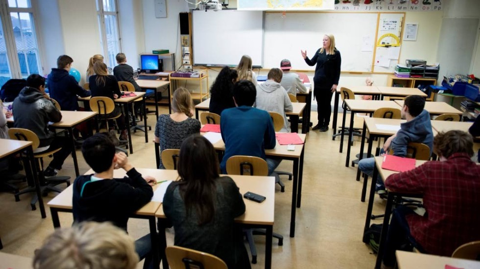 Sverigedemokraterna vill möblera om i klassrummen.