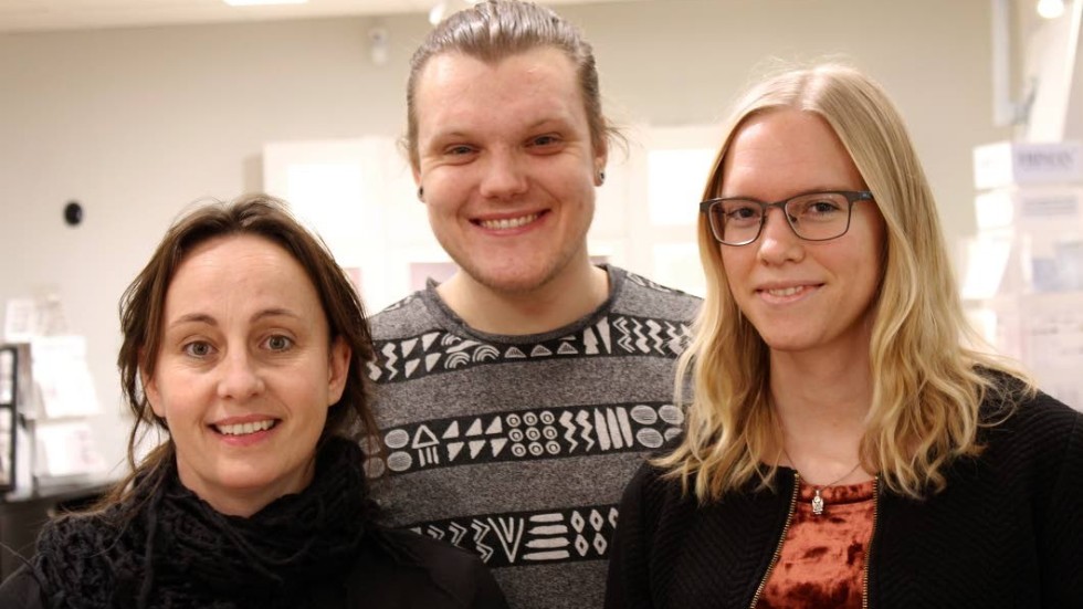 På Herberts Guld jobbar idag tre utbildade guldsmeder. Från vänster: Ulrika Pecher, Björn Hagström och Jonna Lindbom.