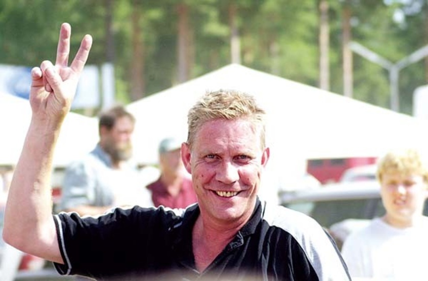 Sven-Åke Wahlström visade sin medtävlare i Farmen var skåpet ska stå när det handlar om rallycross.