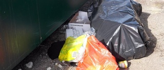 Avfall dumpat på återvinningsstation