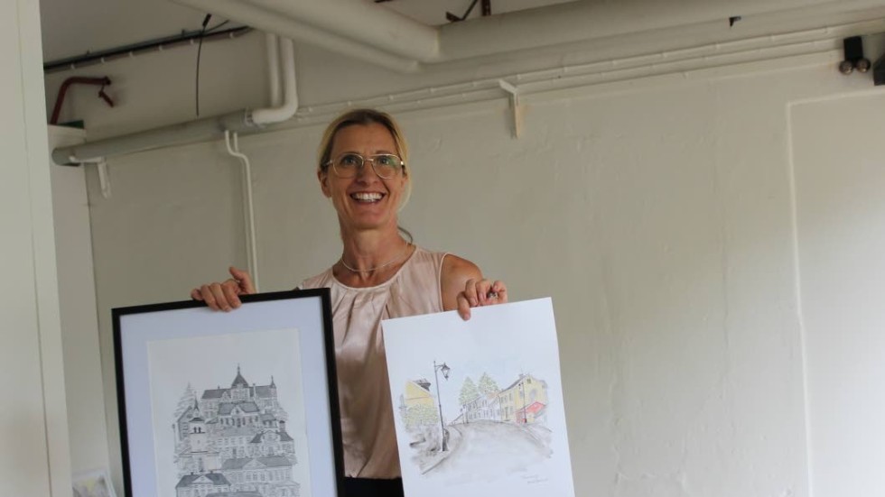 Annki hade en idé att måla alla hus i Vimmerby som har betydelse för henne på samma bild. Fortfarande finns fler hus att måla kvar i hennes huvud. Och fler tavlor tror hon det blir.