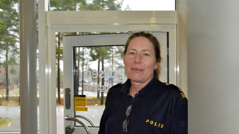 Lisa Koblanck, tillförordnad kommunpolis, berättar att det inte är ovanligt att det inte finns poliser på stationen.