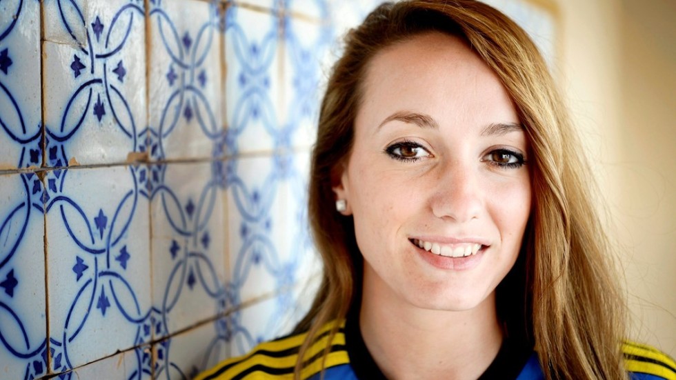 Vimmerbydottern Kosovare Asllani får en ny roll i laget när Sverige ikväll möter Kroatien borta i VM-kvalet.