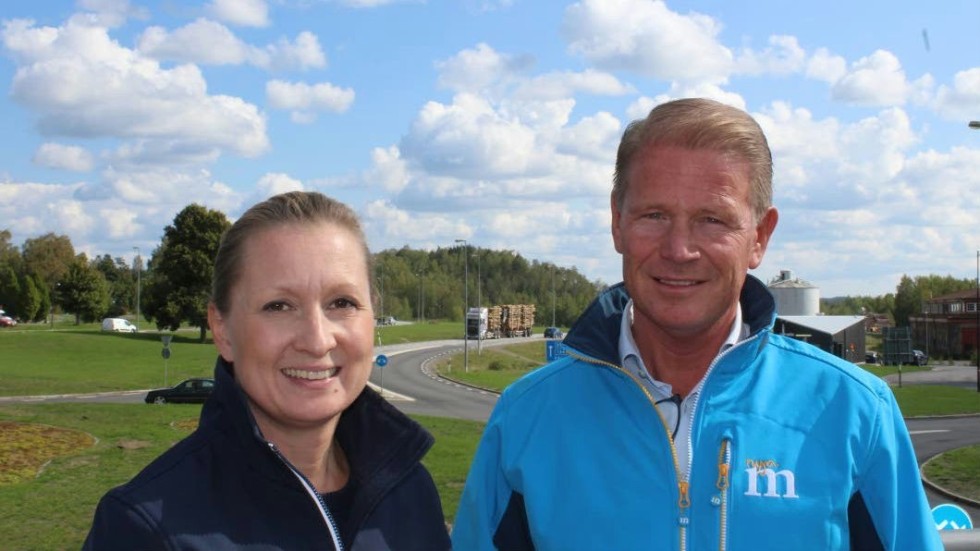 Mira Wedenberg (M) och Harald Hjalmarsson (M) vill jobba gemensamt löver länsgränsen för en utbyggnad av riksväg 35, delen Åtvidaberg-Överum.