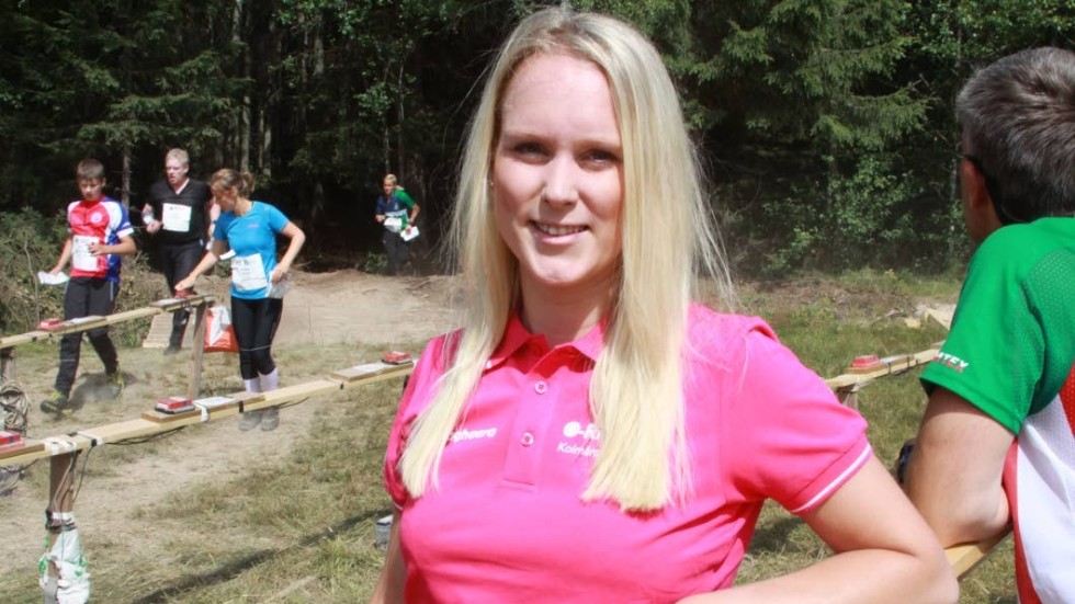 Lär sig. Mjölbytjejen Louise Carlsson samlar på sig kunskaper och erfarenheter på O-ringen i Arvika. Hon blir funktionärsansvarig när O-ringen återkommer till Östergötland 2019.