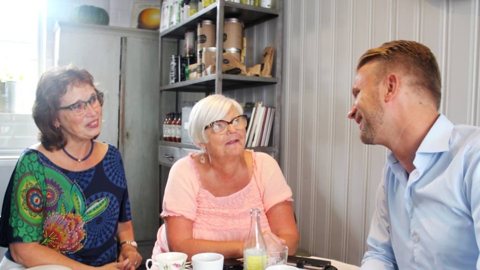 Ensamhet var utgångspunkten i Kristdemokraternas förslag om äldrepolitiken. Från vänster: Gudrun Brunegård, Chatrine Pålsson Ahlgren, och Jimmy Loord.