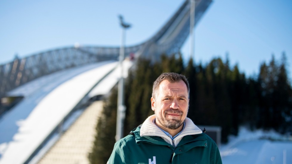 Stefan Marx, verksamhetsansvarig för Holmenkollens skidfestival, berättar för Aftenposten om hur man ska visa sitt stöd för Ukraina under helgens världscuptävlingar.