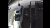 TV: Se övervakningsfilmen när en av hundratals bilar repas