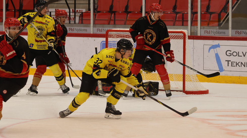 Oskar Hassel utgick skadad i Vimmerbys träningsmatch mot Kalmar.