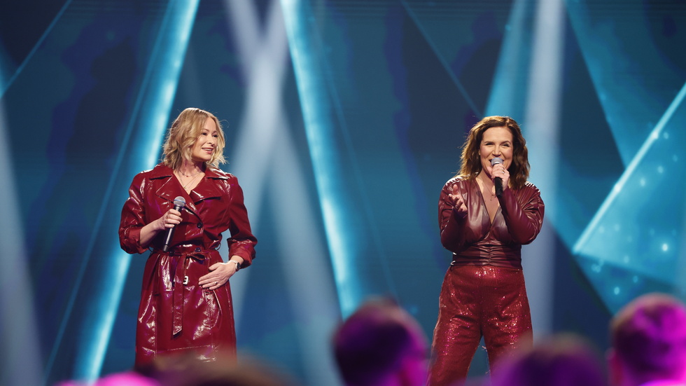 Nina Inhammar och Kim Kärnfalk, under mellanakten i Melodifestivalens final 2023. Arkvbild.