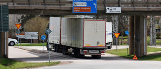 Lastbil stod stilla vid Åbroviadukten – blockerade körfält