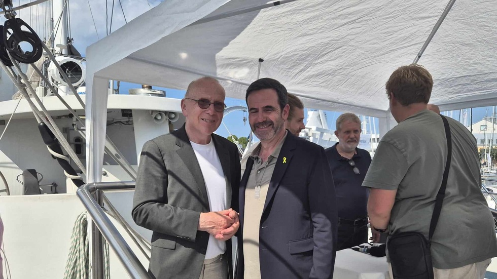 På båten Elida i Visby hamn mötte Folkbladets Widar Andersson Ziv Nevo Kulman som är Israels ambassadör i Sverige.
