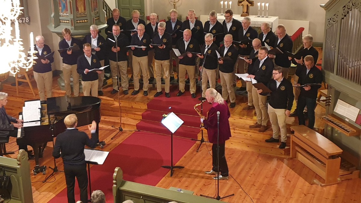 Konsert Med Världssaxofonist Och Hortlax Manskör