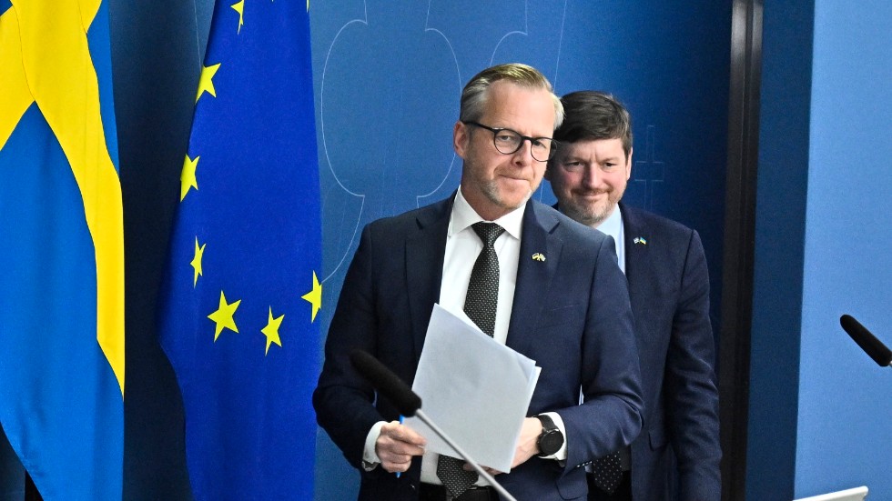 Finansminister Mikael Damberg och Martin Ådahl, ekonomisk-politisk talesperson för Centerpartiet presenterar krisstöd för bönder och yrkesfiskare.