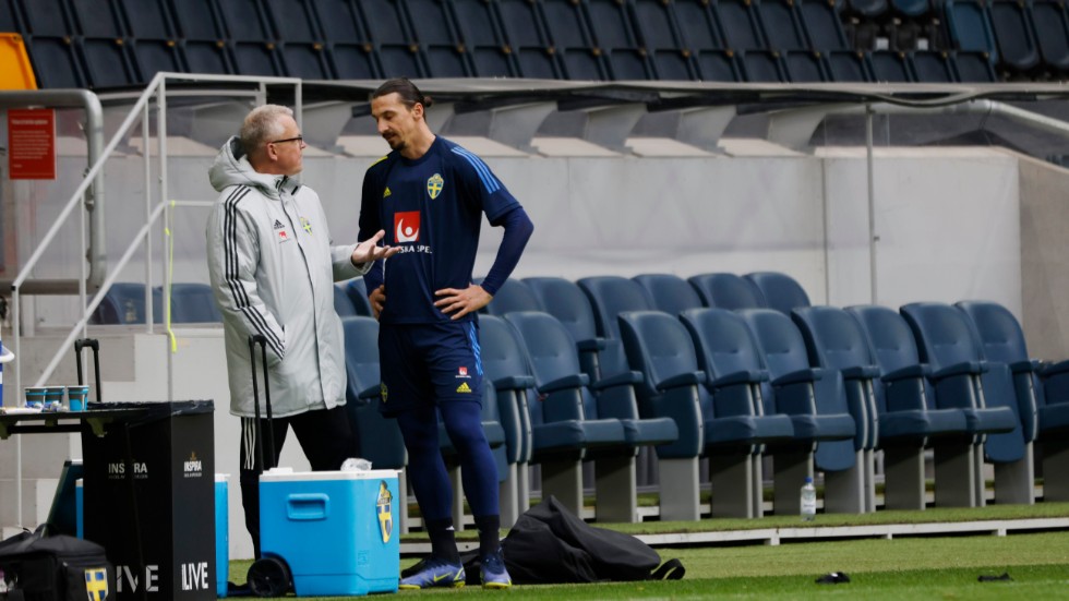 Förbundskapten Janne Andersson och Zlatan Ibrahimovic inför en VM-kvalmatch 2020. Arkivbild.