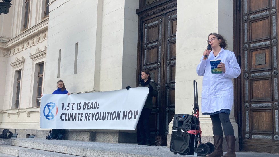 Kimberly Nicholas talar i samband med klimataktionen den 8 april i Lund, samma vecka som FN:s klimatpanels senaste delrapport offentliggjordes. 