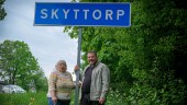 Mor och son skrev låt för att hylla sitt Skyttorp: "Hoppas på ett lyft"