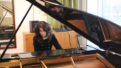 Pianisten Polina lämnade storstadslivet och flydde till Gotland när kriget kom • Spelar på Påskfestivalen • ”Det är roligt att komma in i musikvärlden på ön”