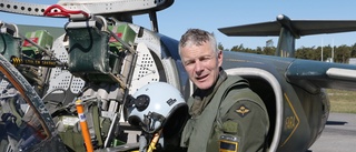 Piloten Niklas lär ut strid i luften • ”Vi vill visa att vi kan försvara Sveriges gränser” • Kika in i planet 