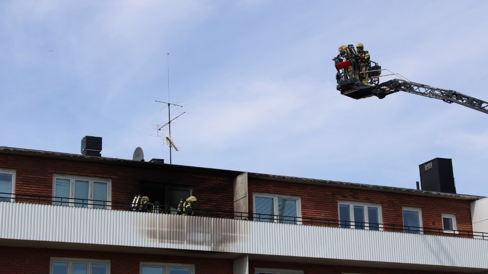 Räddningstjänsten larmades till en lägenhetsbrand på Norra Storgatan i Södra Vi.