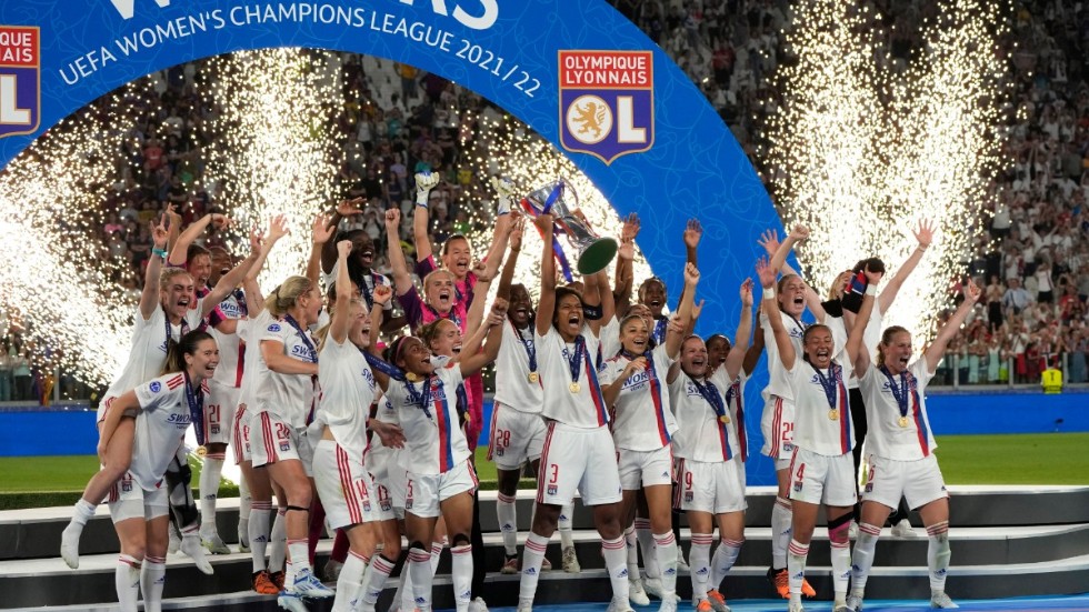 Lyon tog sin åttonde Champions League-titel genom att besegra Barcelona med 3–1 i lördagens final i Turin.