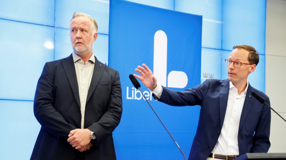 Liberalernas partiledare Johan Pehrson och ekonomiskpolitiska talespersonen Mats Persson prioriterar skolan i höstens budgetförhandlingar.