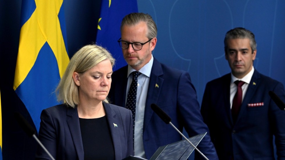 Statsminister Magdalena Andersson, finansminister Mikael Damberg och energi- och digitaliseringsminister Khashayar Farmanbar vill agera i EU för att få ned de höga elpriserna.