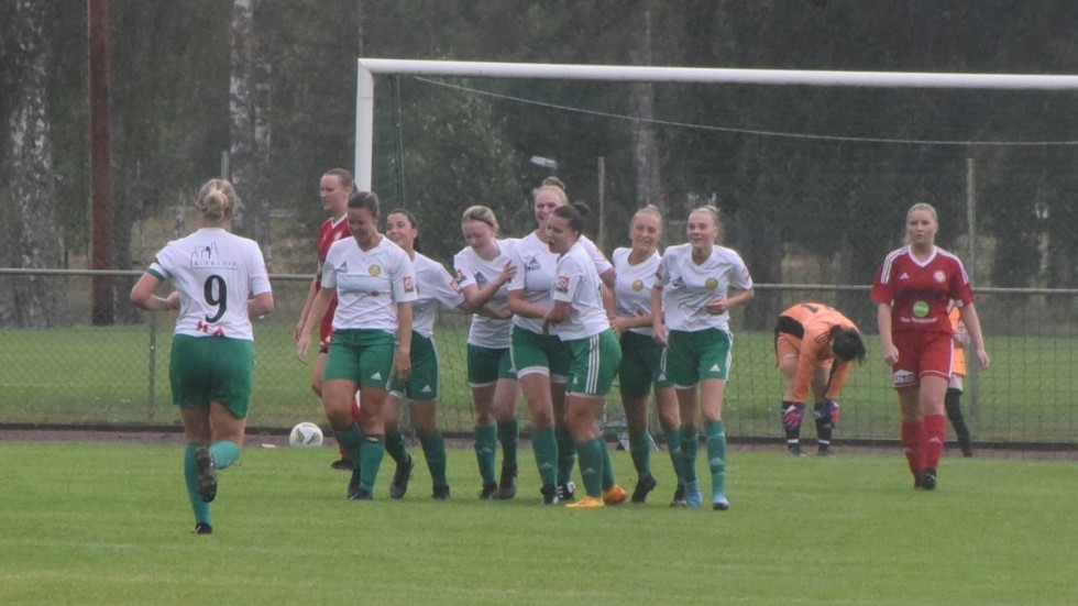 HFK-jubel efter Stina Gunnarssons avgörande 3-2 mot Holsby.