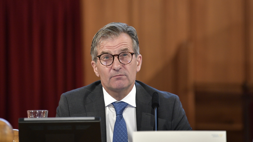 Riksbankschefen Erik Thedéen under öppen utfrågning i finansutskottet om den aktuella penningpolitiken.