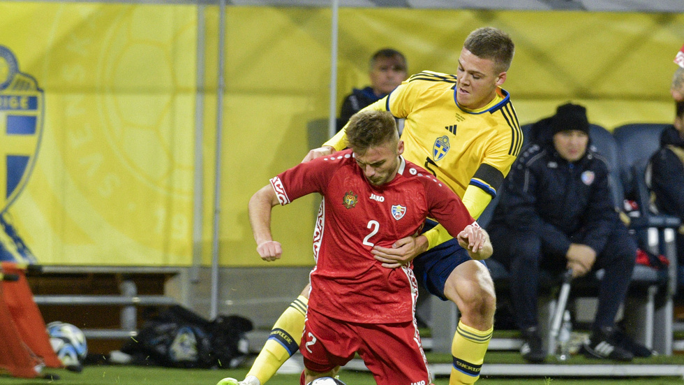 Kommer Emil Holm (i gult) starta mot Belgien på måndag?