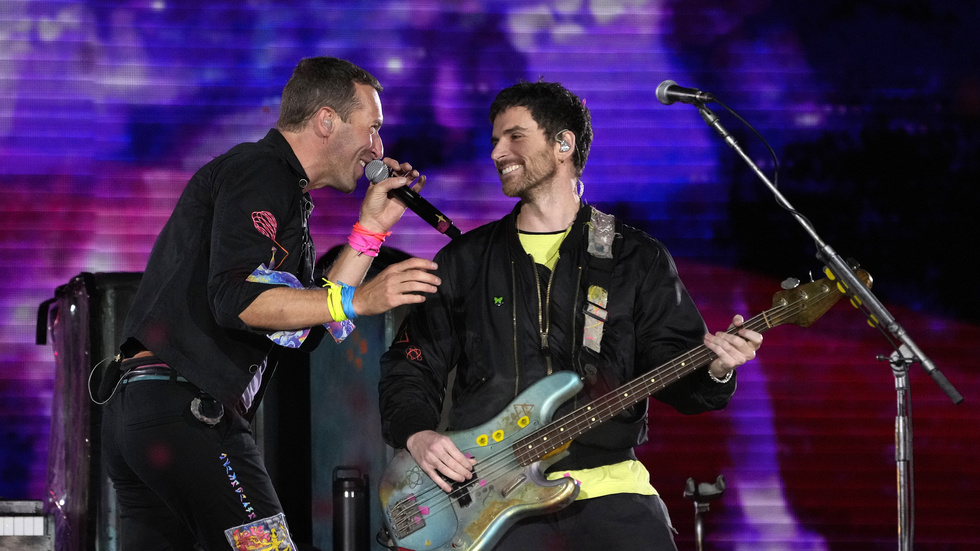 Chris Martin och Guy Berryman under Coldplays konsert i Pasadena i slutet av september. Arkivbild.