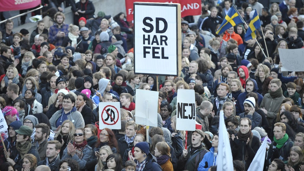 SD har uttryckt att judar inte är svenskar, vilket är något som insändarskribenten vänder sig emot. Han menar att liknande främlingsfientlighet förekom redan på 1700-talet. Bilden är dock från en demonstration mot rasism och främlingsfientlighet redan 2010.