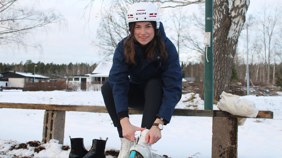 Vimmerby Tidnings reporter Annie Hogner snörade på sig skridskorna för att teståka några av traktens isbanor.