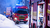 Personbil brann med öppna lågor söder om Kåbdalis