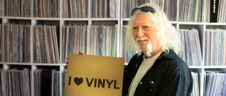 Vinyl är spåret för Janne – har stans enda skivaffär