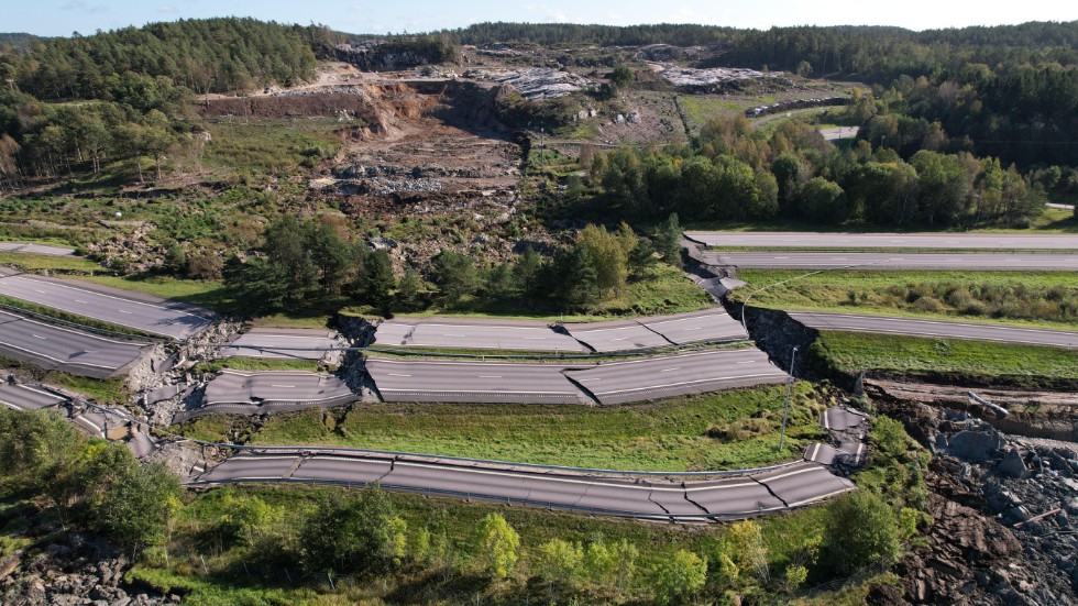 Brottsrubriceringen efter skredet i Stenungsund har ändrats från grov allmänfarlig ödeläggelse till miljöbrott.