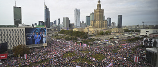 Jättelik regeringskritisk demonstration i Polen