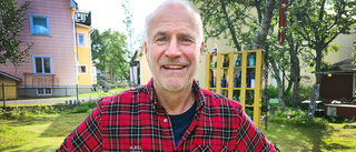 Lars Sjölund får ta på sig den hedervärda rödrutiga skjortan 