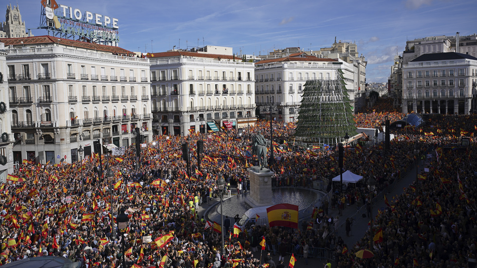 Söndagens stora demonstration på Puerta del Sol i Madrid. Arkivbild.