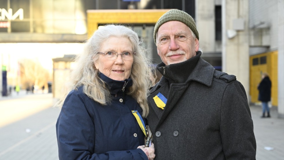 Ingrid och Björn Eckefeldt utanför på plats utanför Avicii arena.