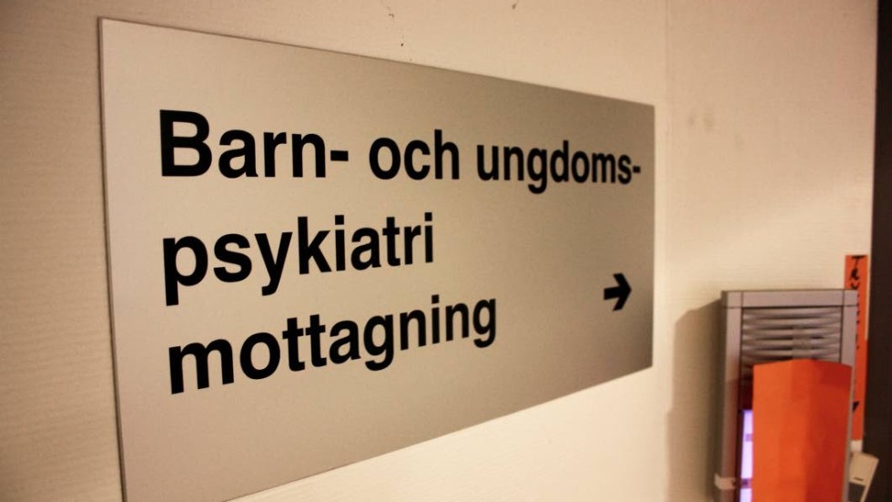 I Nyköping är det fyra månaders väntetid för att få en tid hos  barn- och ungdomspsykiatrin, BUP. Det skriver en "Ledsen mamma" som undrar varför ingen gör något åt problemet.