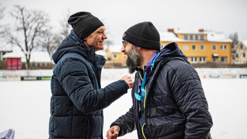 Nils van der Poel och Mattias Hadders från det svenska skridskoförbundet.