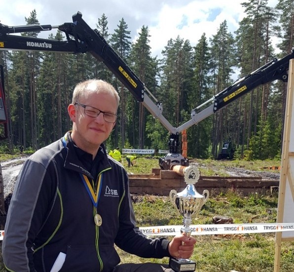 Martin Henrysson blev nyligen svensk mästare i skogsmaskinkörning.