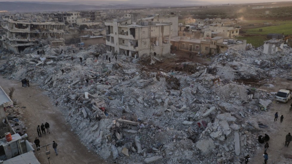 Förödelse efter jordbävningen i staden Jinderis i norra Syrien.