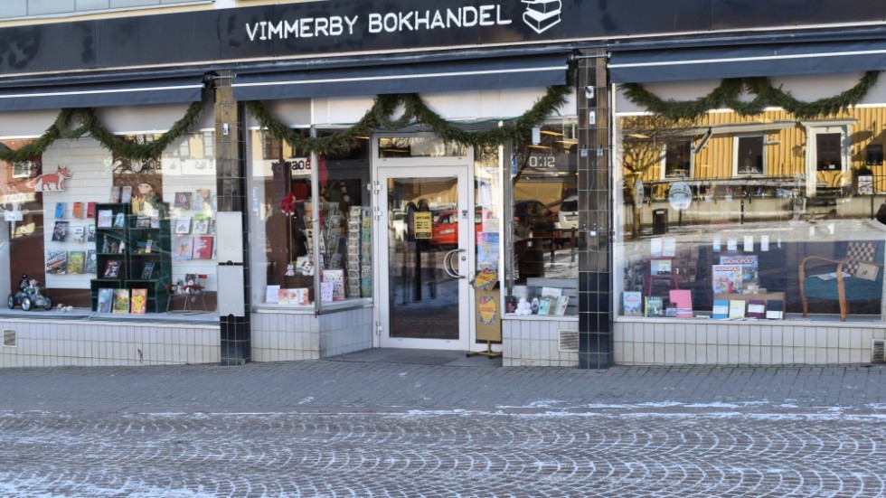 Vimmerby Bokhandel har idag två fast anställda och ytterligare två medarbetare. 