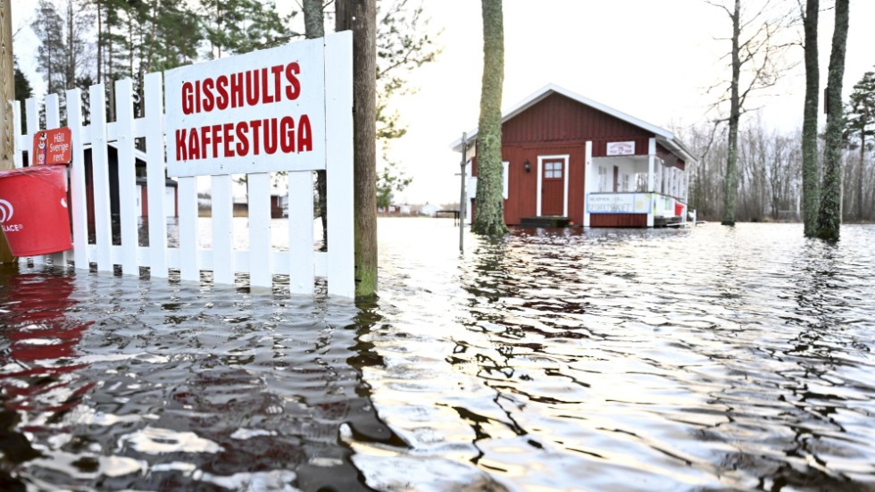Ett stugområde i Gisshult utanför Nässjö är en av platserna som drabbats av de höga vattennivåerna som råder på flera platser i södra Sverige.
